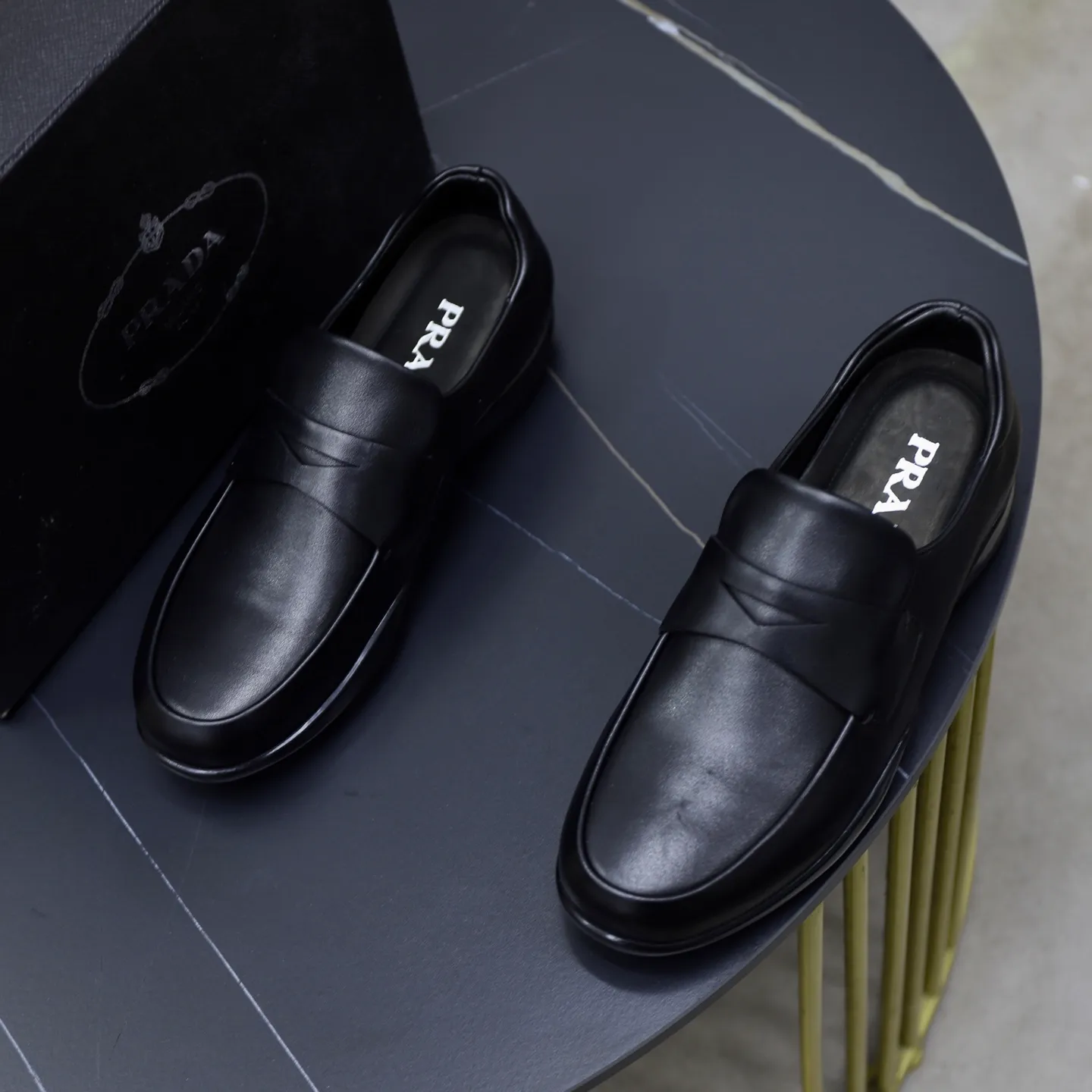 Factory price: 600💰Top original order Brand: PRADA (Prada) Standard code: Men's size 38/44 (45 can be customized) Grade: Same as the official website Material: Original cowhide surface, cowhide lining, original wear-resistant soft outsole Style category: casual sports shoes, young fashion, European and American trends, British style Color: actual picture color